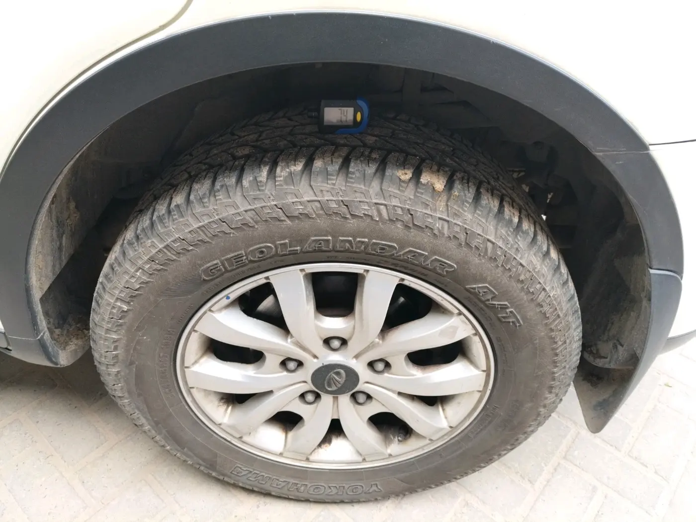 2018 Mahindra XUV500 W10 AT, Diesel, Automatic, 1,09,927 km, tyre