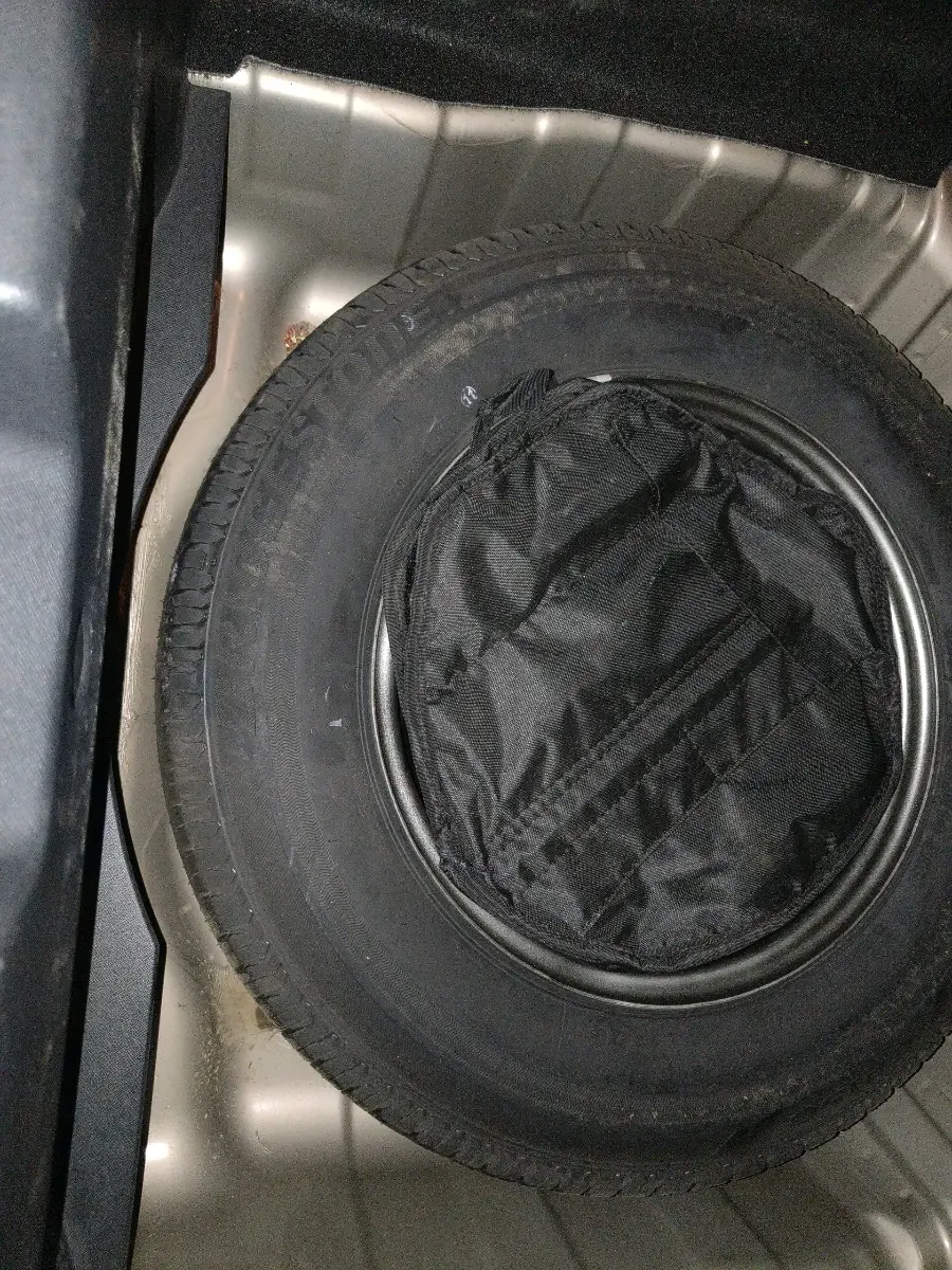 2025 Tata ALTROZ Accomplished Plus S Petrol 6DCT, Petrol, Automatic, 34,393 km, tyre