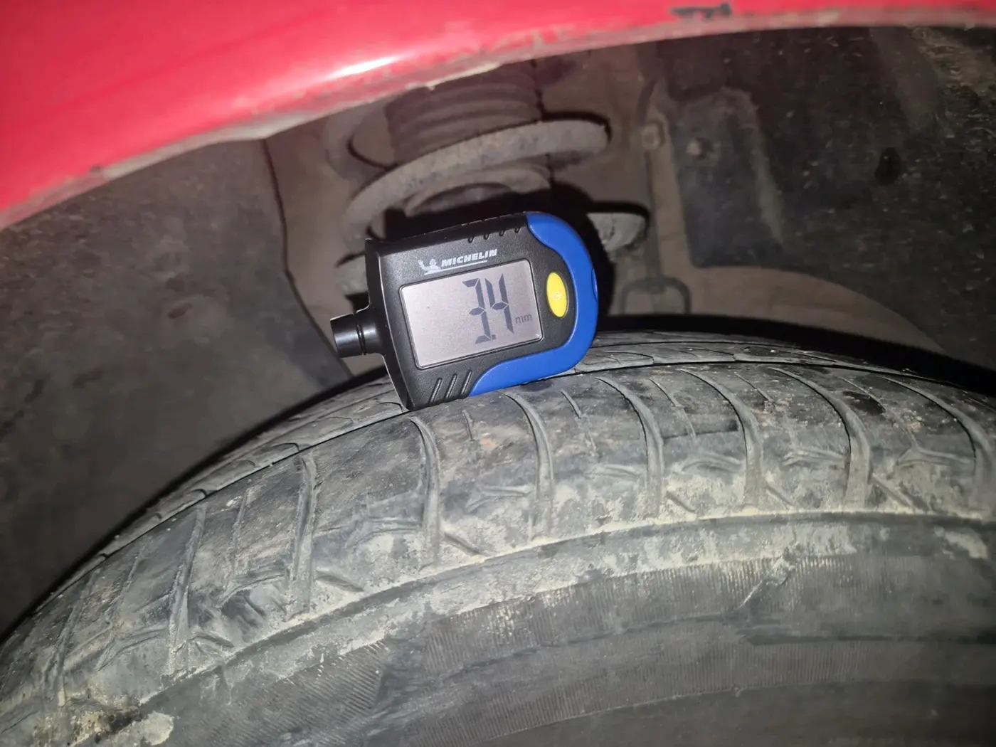 2012 Skoda Rapid ELEGANCE 1.6 TDI CR MT, Diesel, Manual, 2,25,354 km, tyre