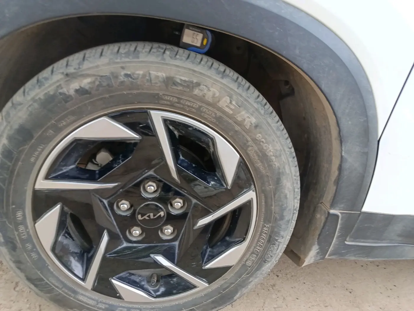 2025 KIA SONET HTK (O) 1.2 Petrol MT, Petrol, Manual, 9,741 km, tyre