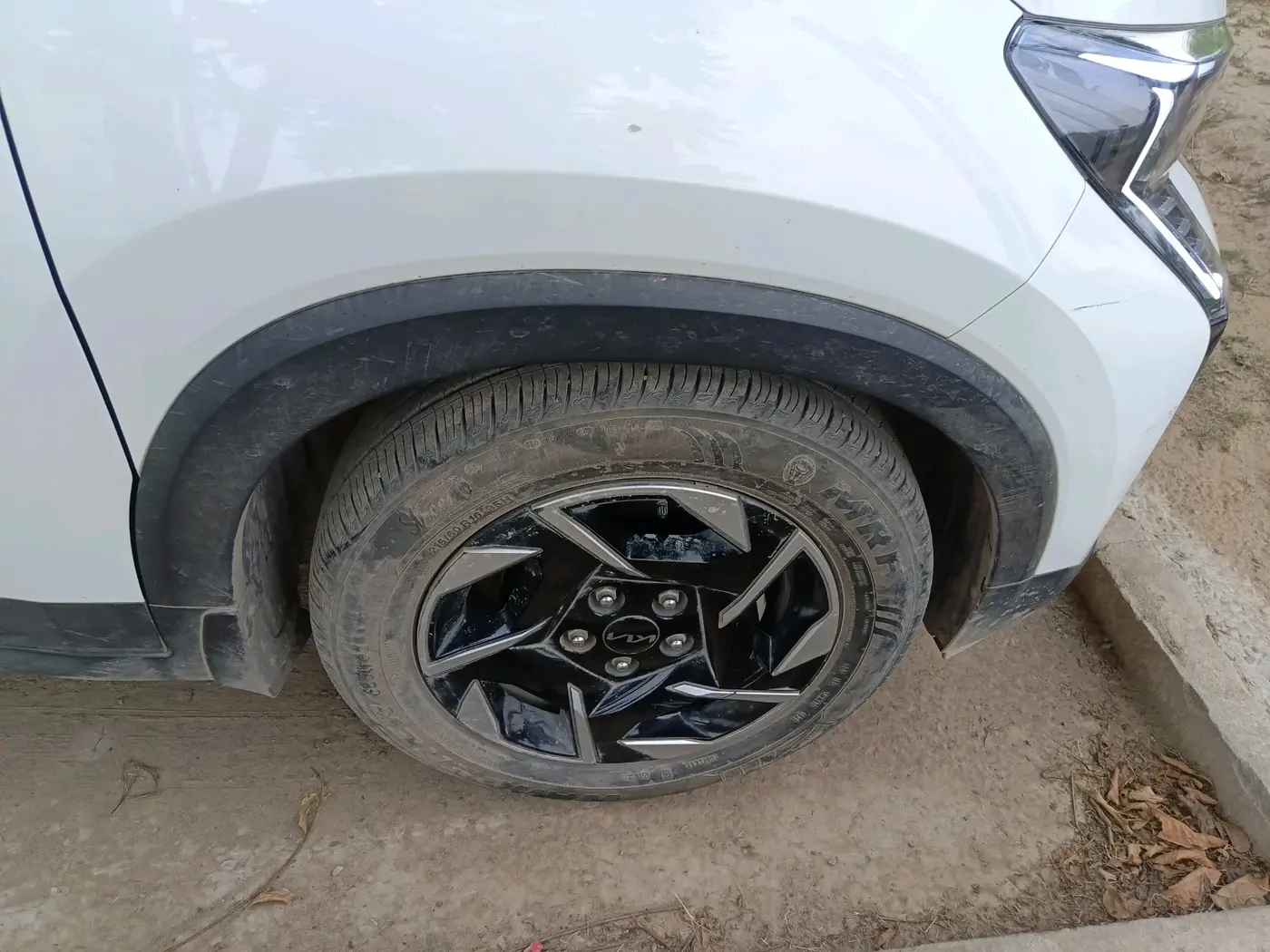 2025 KIA SONET HTK (O) 1.2 Petrol MT, Petrol, Manual, 9,741 km, tyre