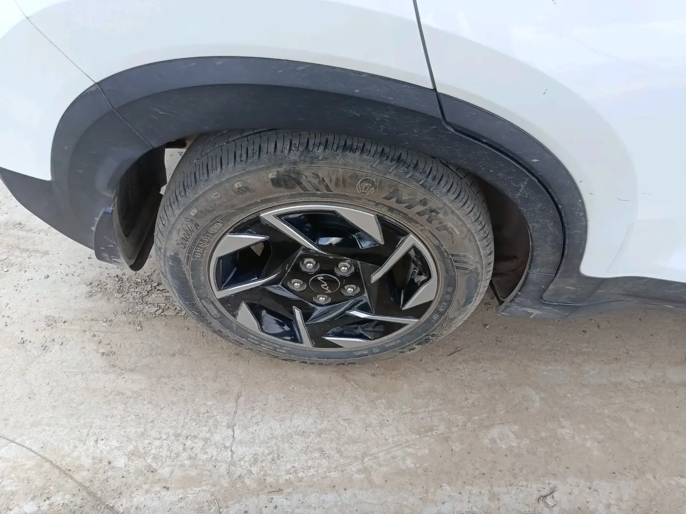 2025 KIA SONET HTK (O) 1.2 Petrol MT, Petrol, Manual, 9,741 km, tyre