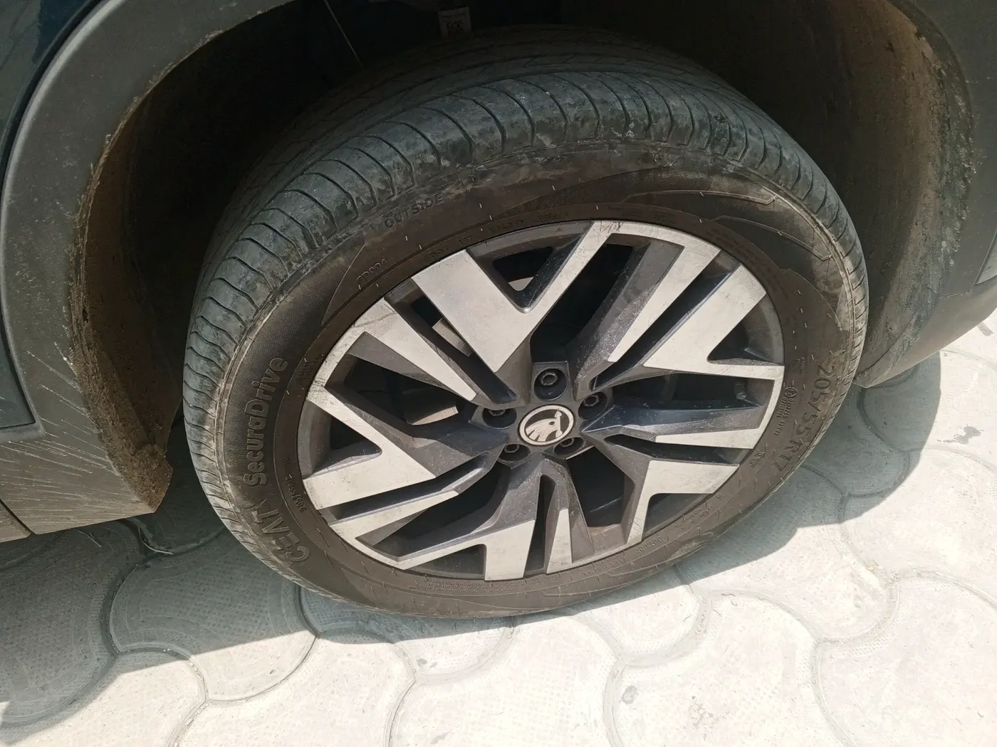 2026 Skoda Kylaq Prestige AT, Petrol, Automatic, 9,246 km, tyre