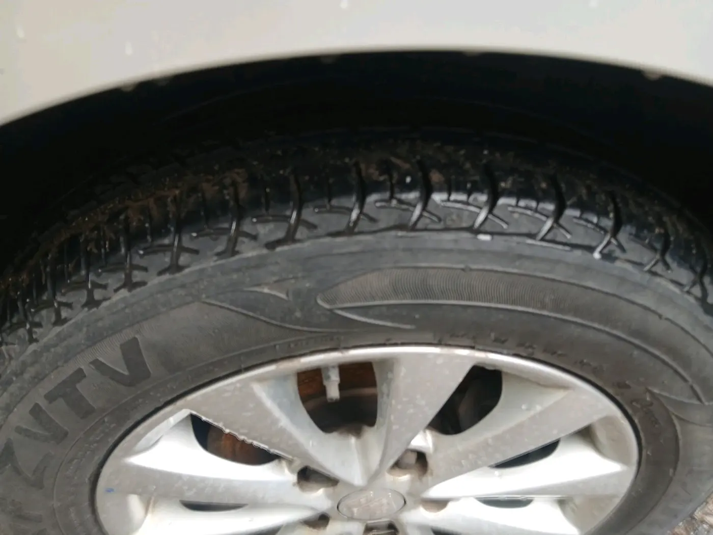 2013 Maruti Ertiga ZXI, Petrol, Manual, 83,165 km, tyre