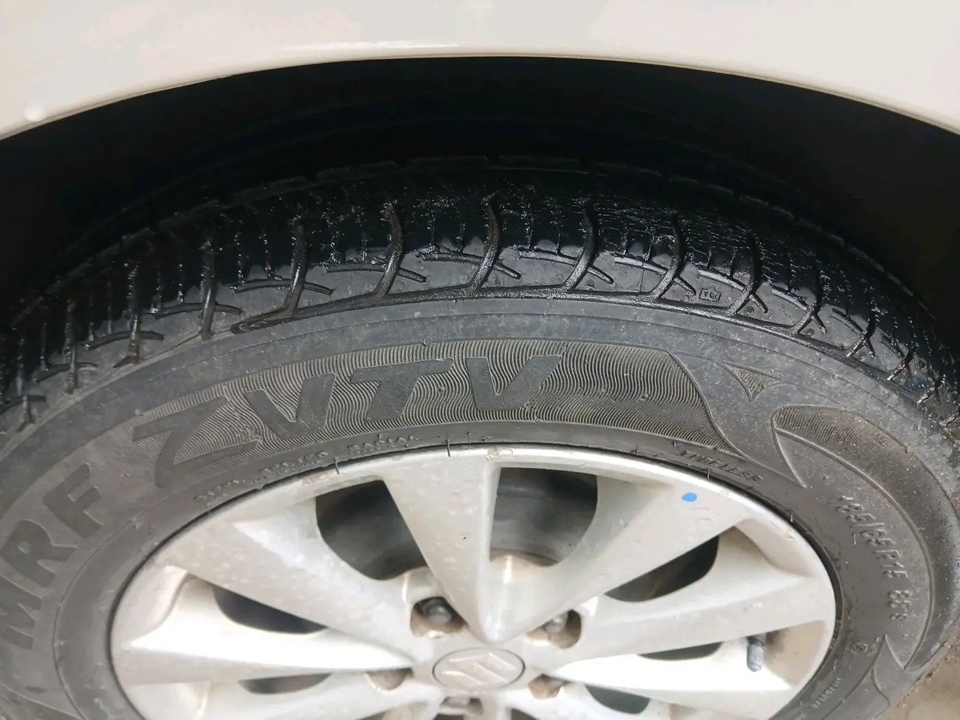 2013 Maruti Ertiga ZXI, Petrol, Manual, 83,165 km, tyre