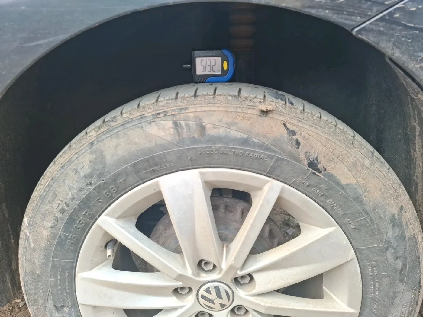2014 Volkswagen Polo HIGHLINE1.5L, Diesel, Manual, 1,31,607 km, tyre