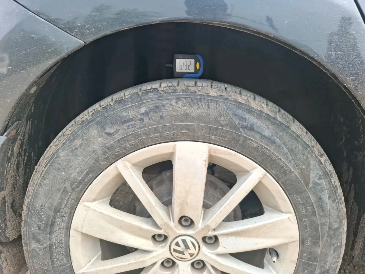 2014 Volkswagen Polo HIGHLINE1.5L, Diesel, Manual, 1,31,607 km, tyre