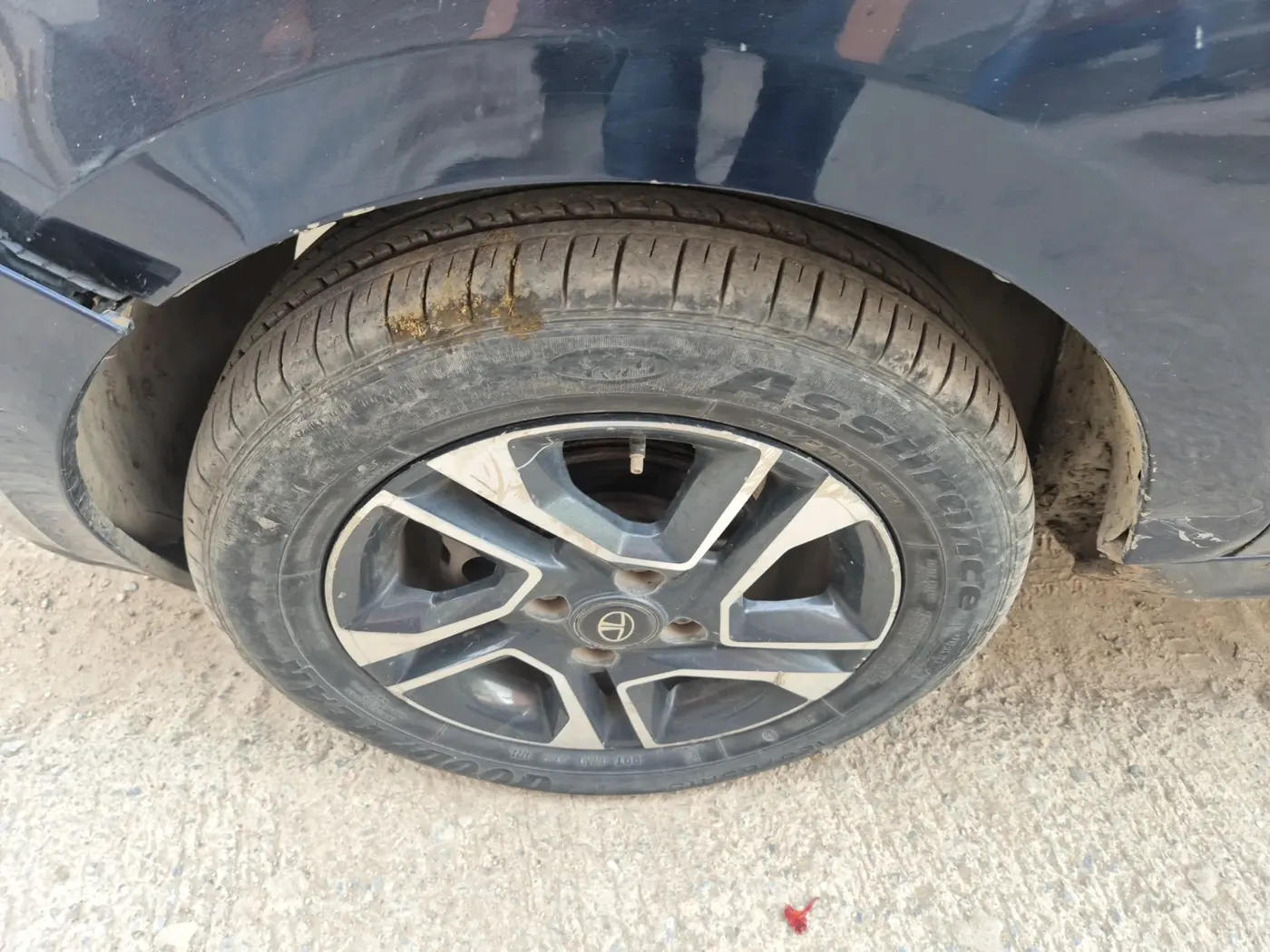 2018 Tata TIGOR XZA PETROL, CNG, Automatic, 1,06,704 km, tyre