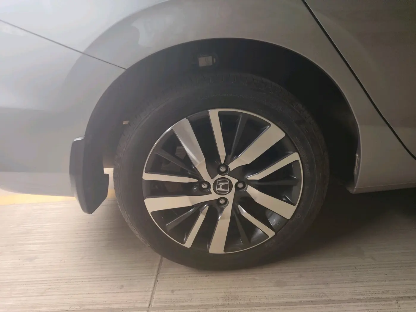 2023 Honda City 1.5L I-VTEC ZX CVT, Petrol, Automatic, 2,071 km, tyre