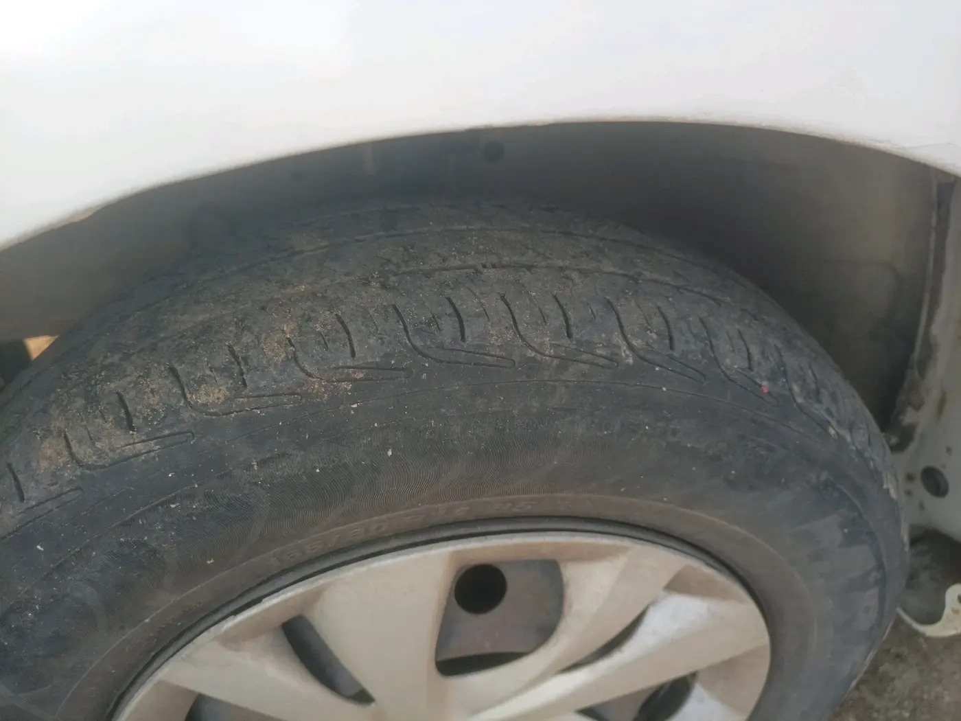 2013 Maruti Swift VDI, Diesel, Manual, 1,36,074 km, tyre