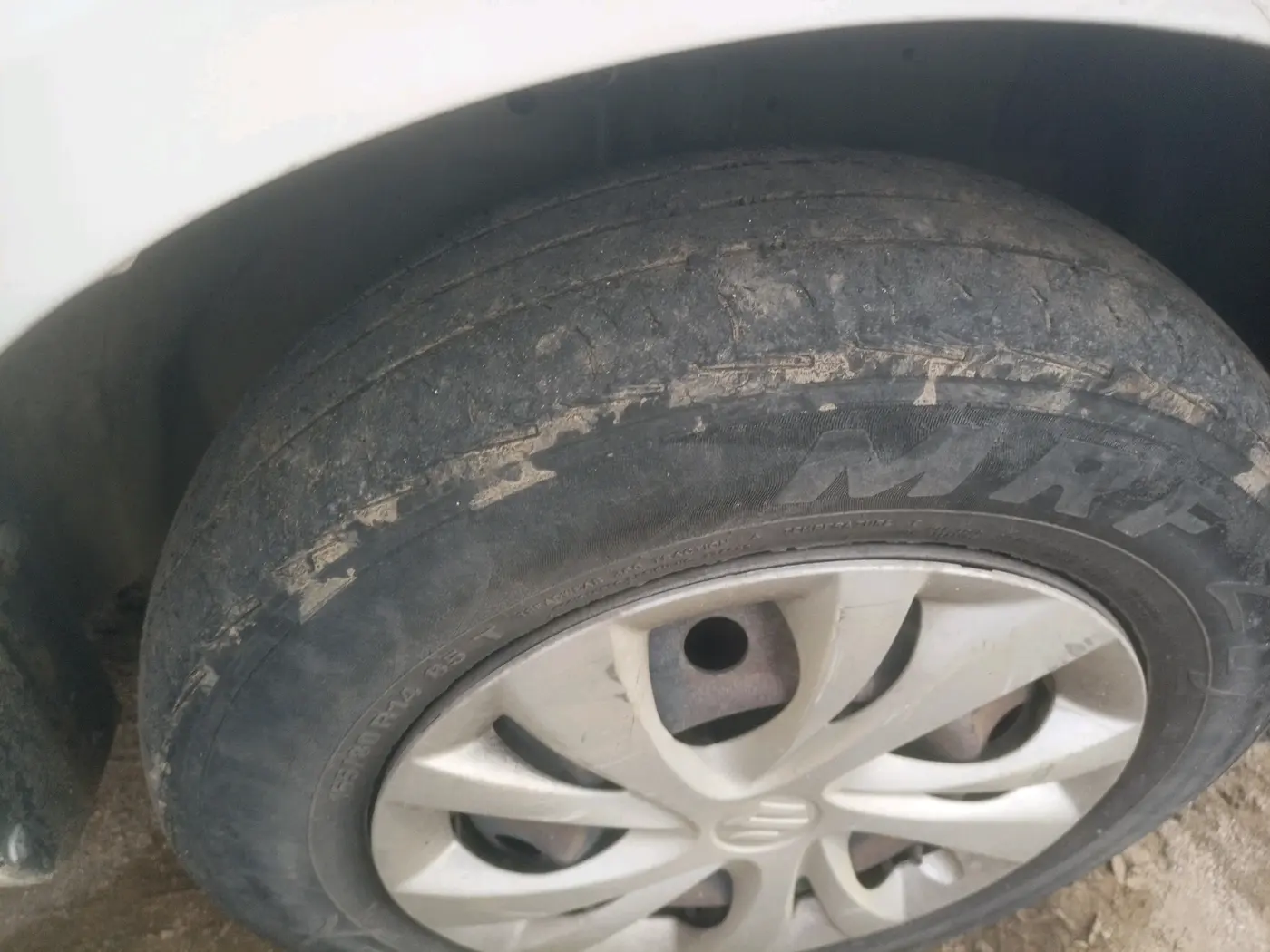 2013 Maruti Swift VDI, Diesel, Manual, 1,36,074 km, tyre
