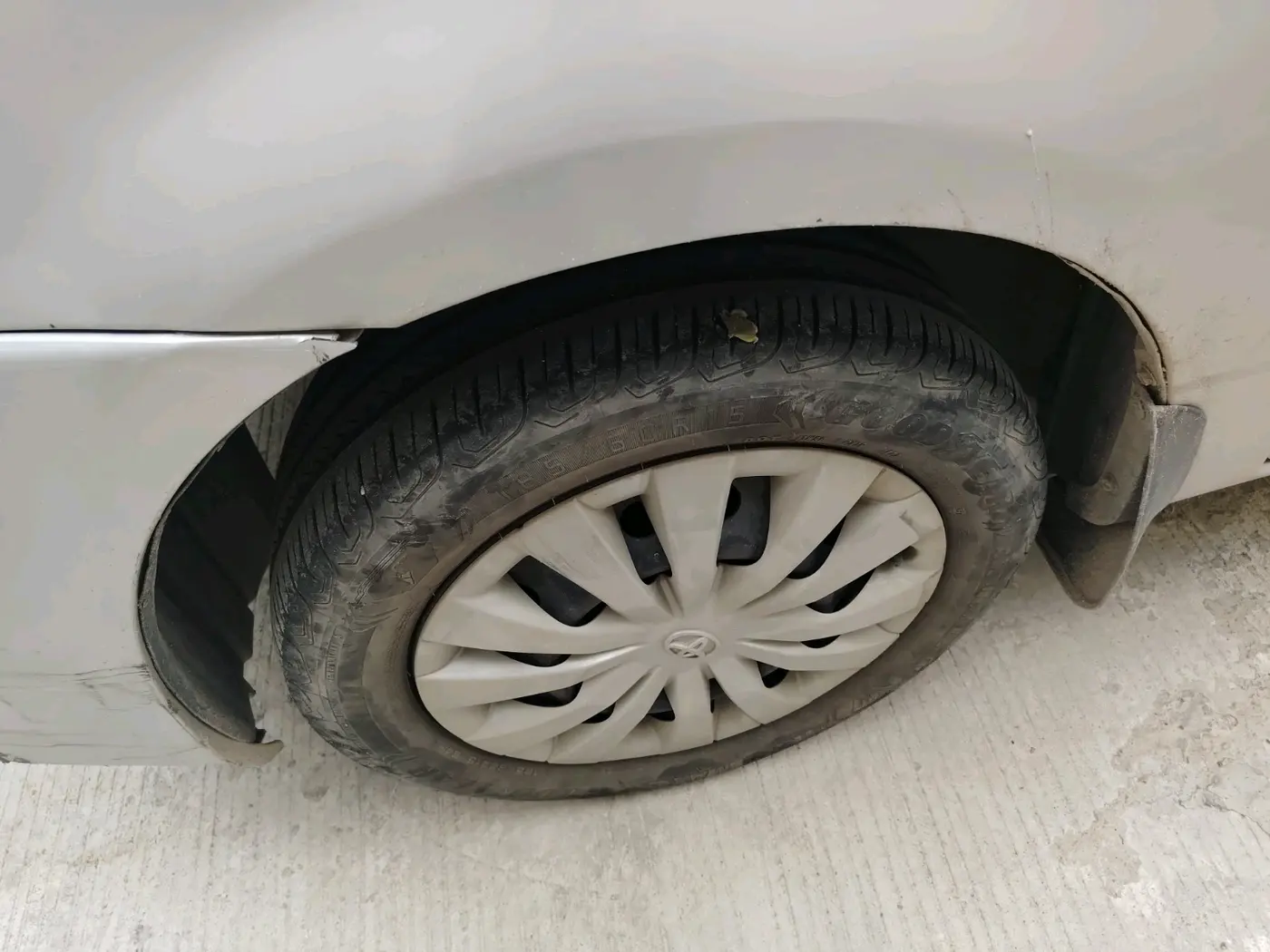 2014 Toyota Etios G, Petrol, Manual, 73,504 km, tyre