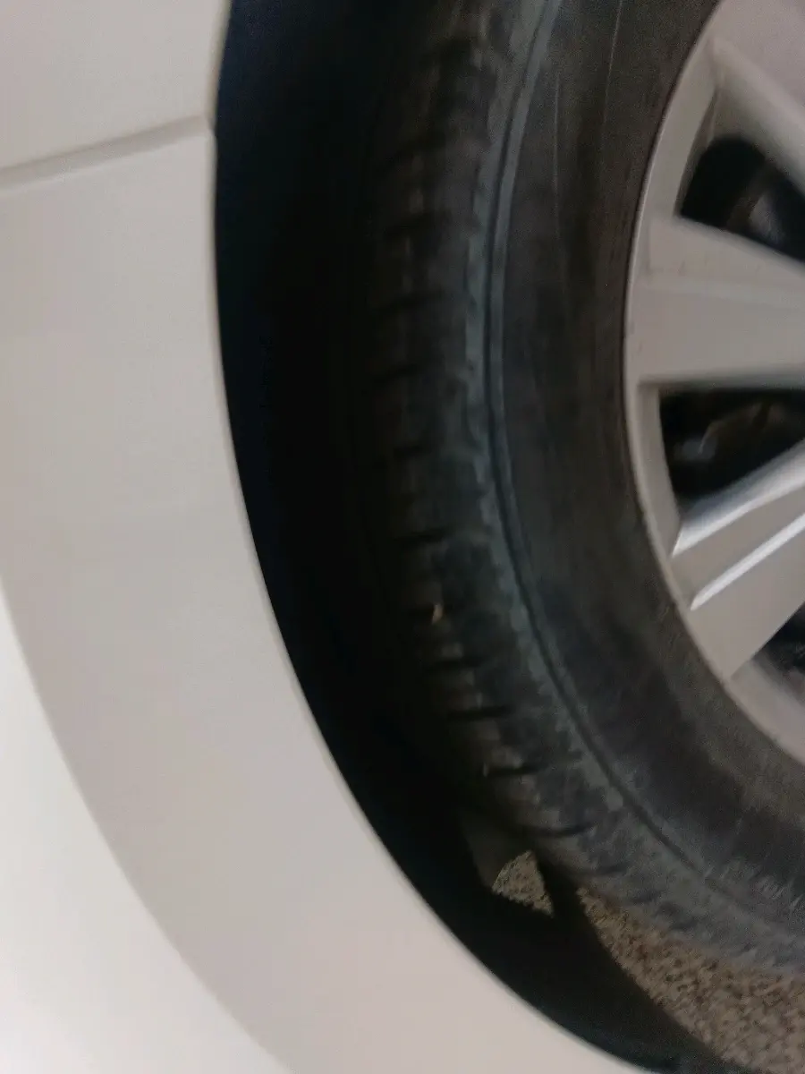 2024 Volkswagen VIRTUS HIGHLINE TSI 1.0 MT, Petrol, Manual, 27,154 km, tyre