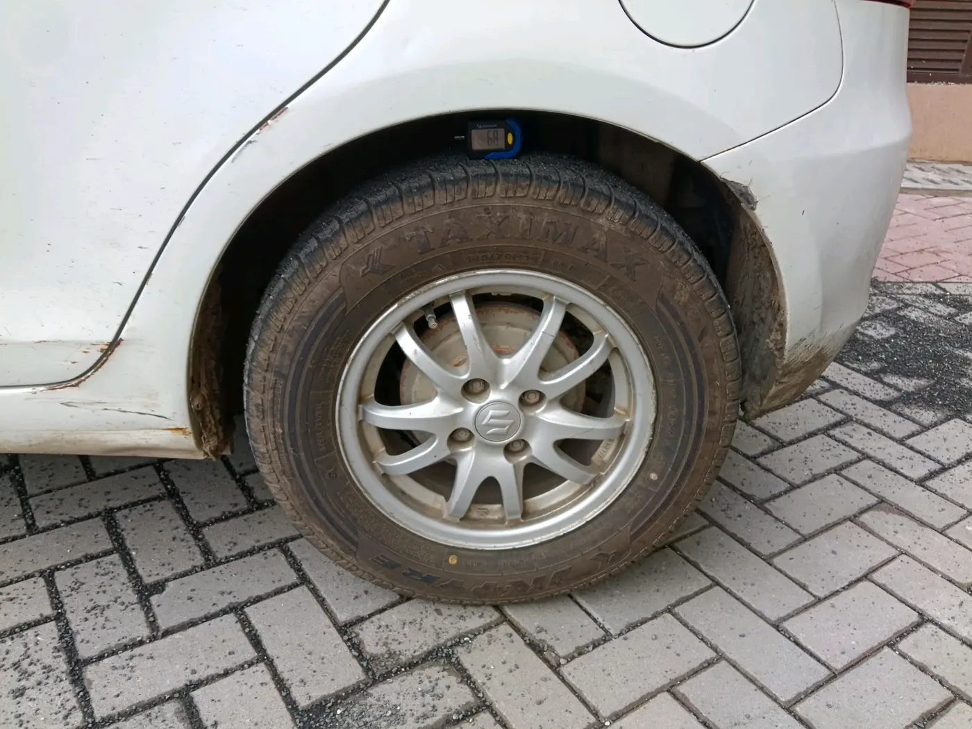 2014 Maruti Swift VXI, CNG, Manual, 73,002 km, tyre
