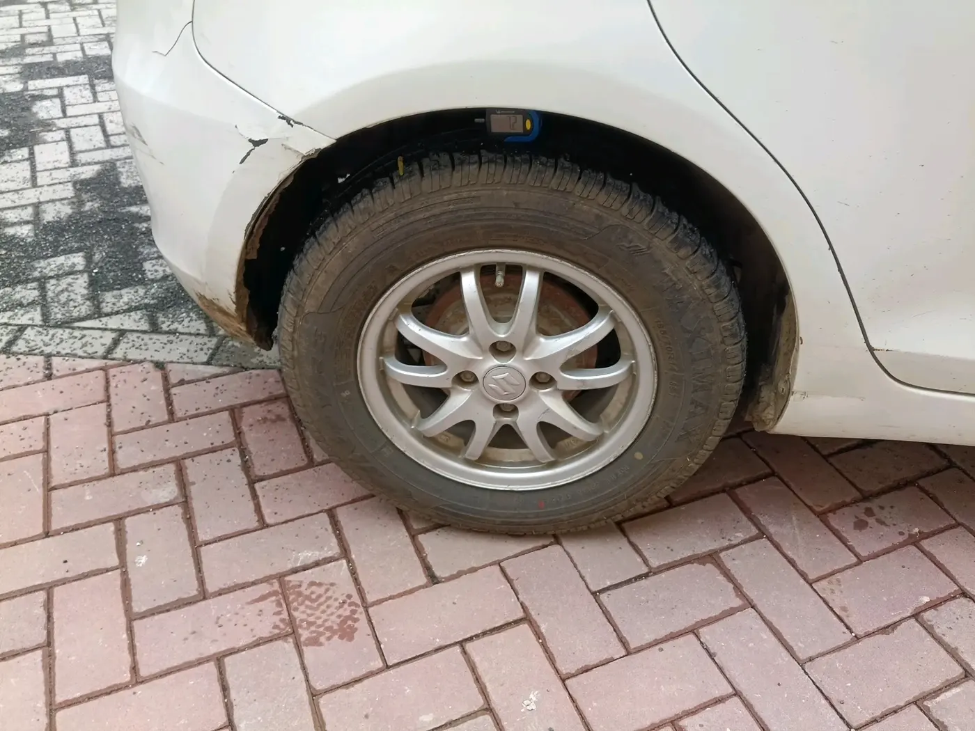 2014 Maruti Swift VXI, CNG, Manual, 73,002 km, tyre
