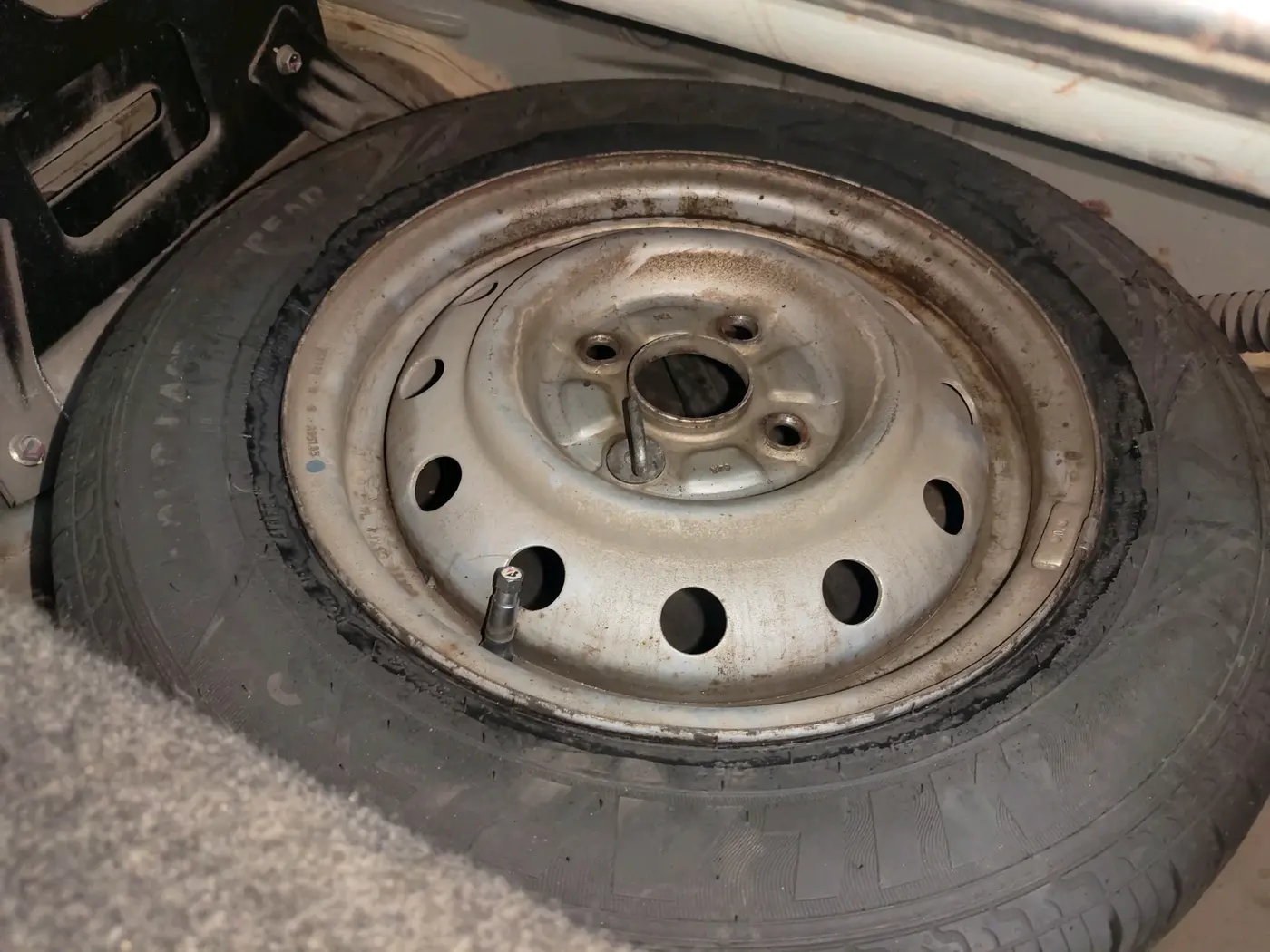 2012 Maruti Wagon R 1.0 LXI CNG, CNG, Manual, 78,814 km, tyre