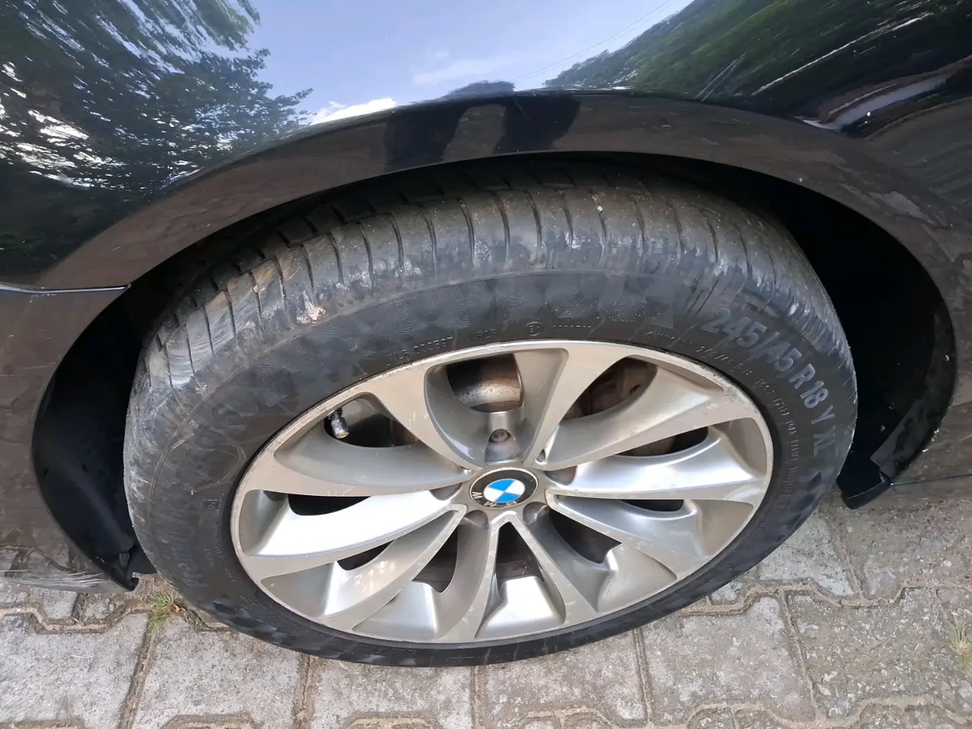 2014 BMW 5 Series 520D LUXURY LINE, Diesel, Automatic, 1,37,423 km, tyre