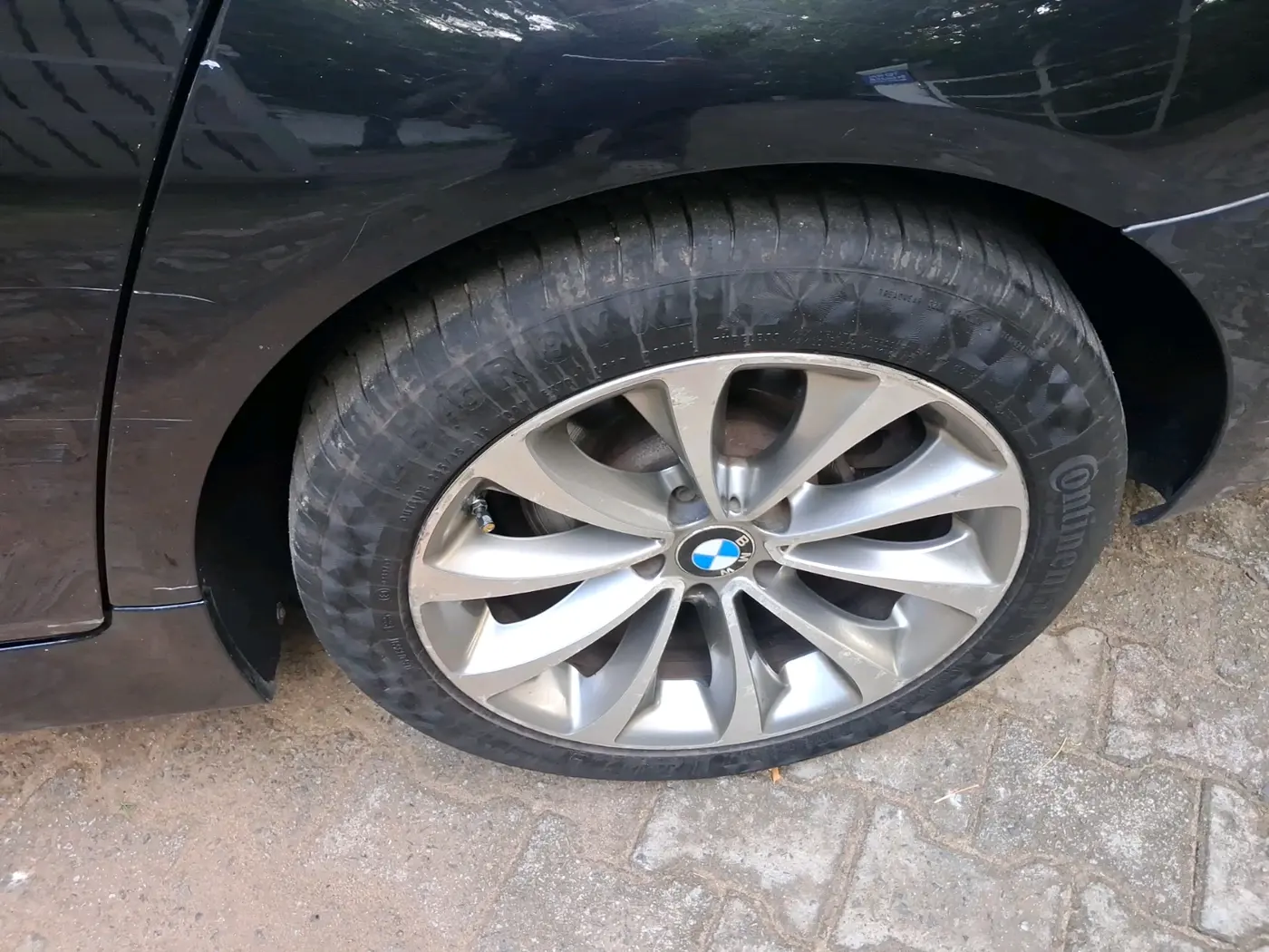 2014 BMW 5 Series 520D LUXURY LINE, Diesel, Automatic, 1,37,423 km, tyre