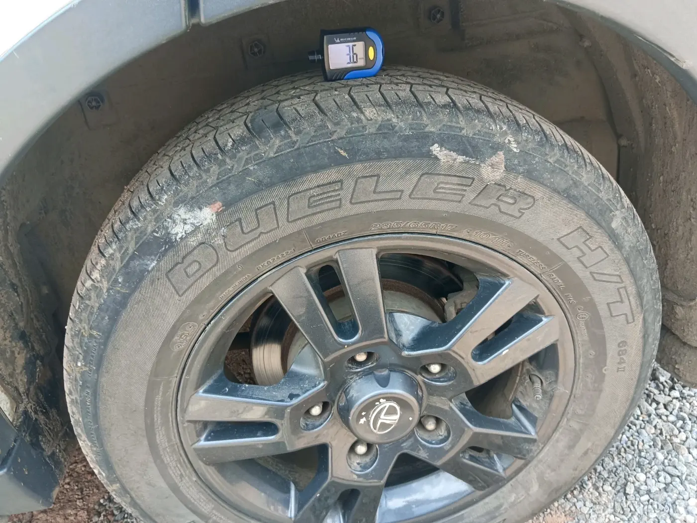 2019 Tata Hexa XT 4X2 7 STR, Diesel, Manual, 1,20,028 km, tyre