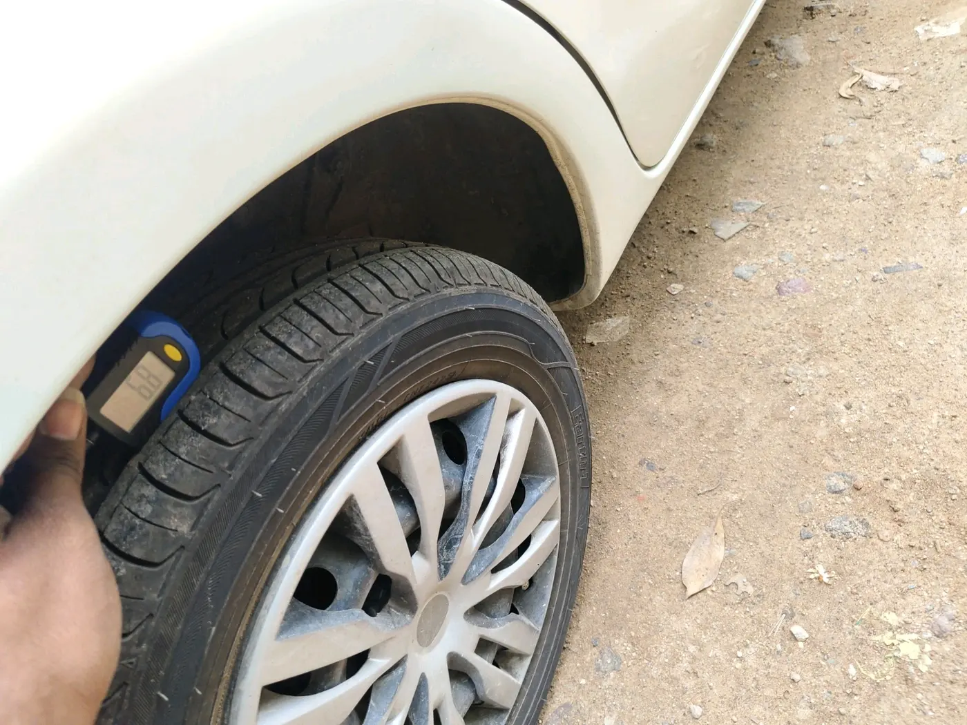 2011 Toyota Etios G, Petrol, Manual, 88,710 km, tyre