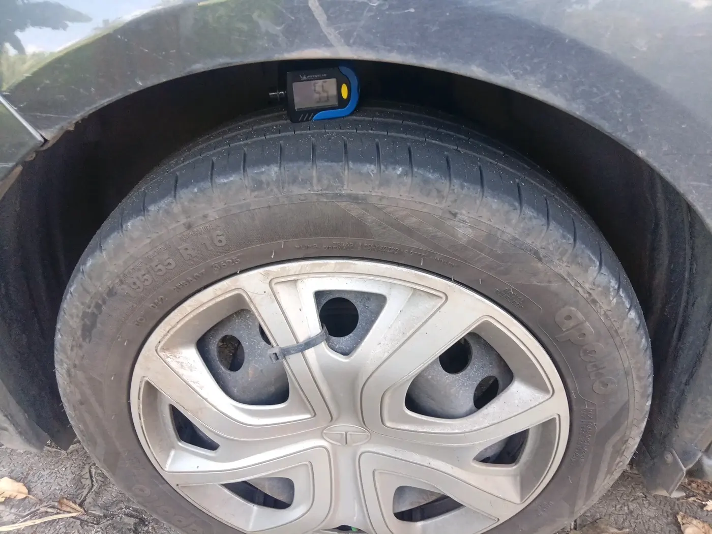 2021 Tata ALTROZ XM PLUS PETROL, Petrol, Manual, 1,03,438 km, tyre