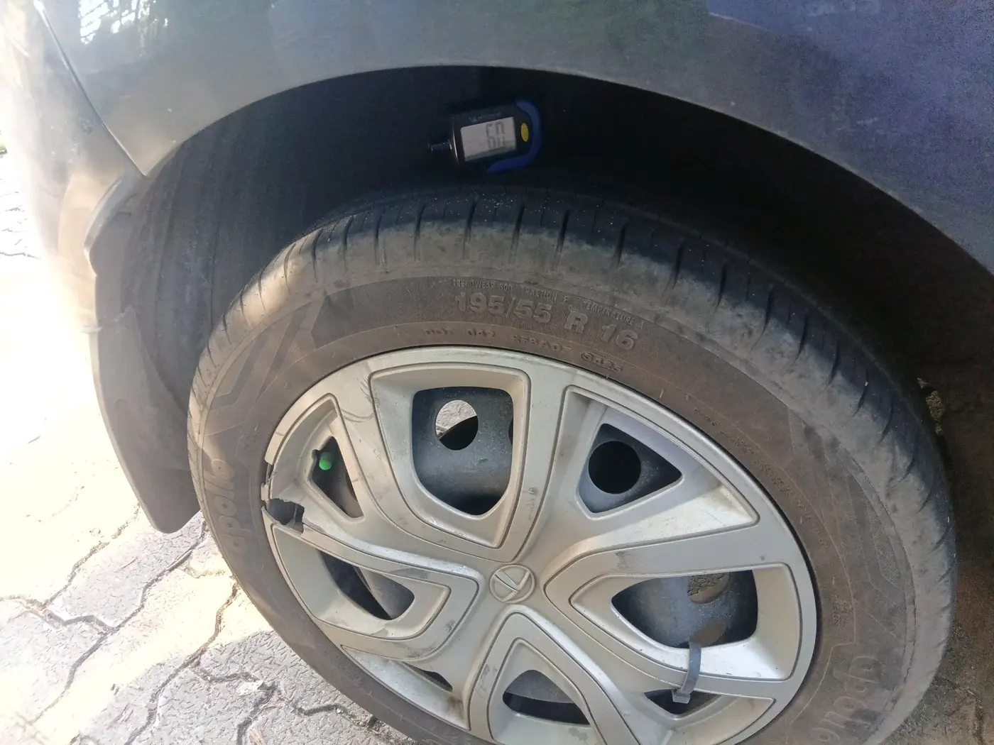2021 Tata ALTROZ XM PLUS PETROL, Petrol, Manual, 1,03,438 km, tyre