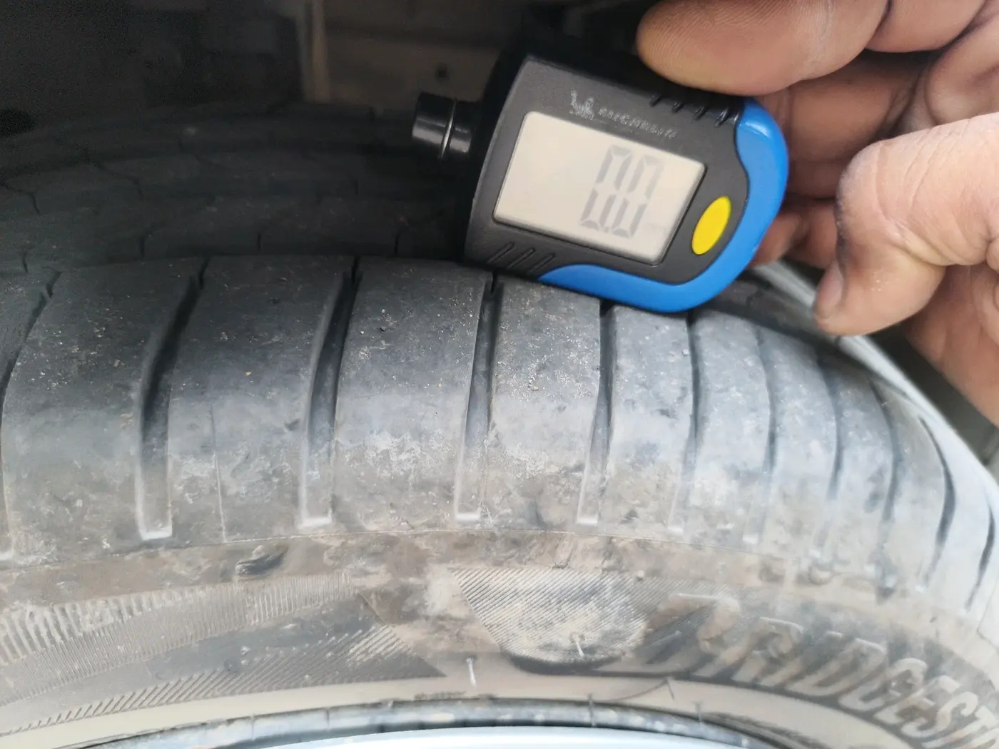 2015 Maruti Ertiga VXI, Petrol, Manual, 1,12,755 km, tyre