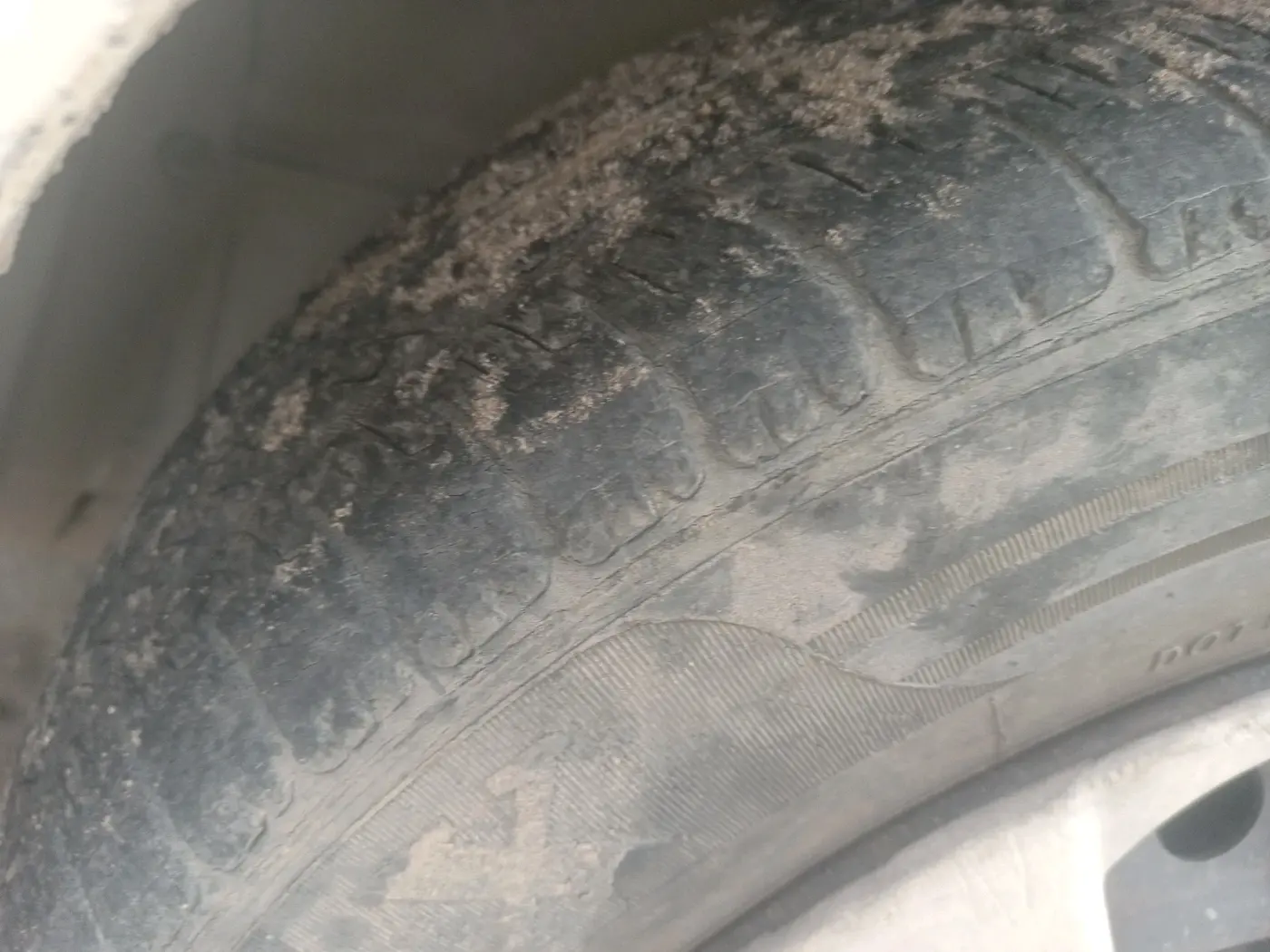 2013 Maruti Ritz VXI, Petrol, Manual, 1,04,604 km, tyre