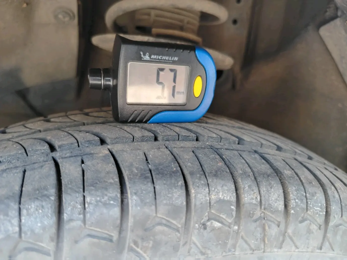 2019 Maruti Dzire VXI, CNG, Manual, 1,06,261 km, tyre
