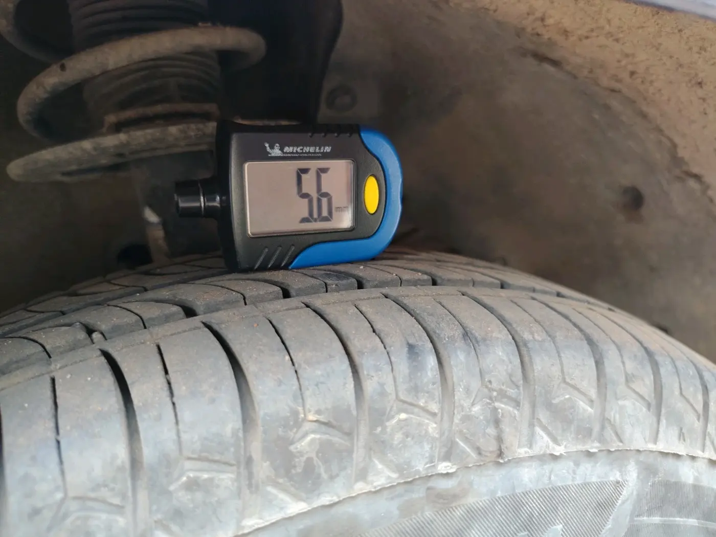 2019 Maruti Dzire VXI, CNG, Manual, 1,06,261 km, tyre