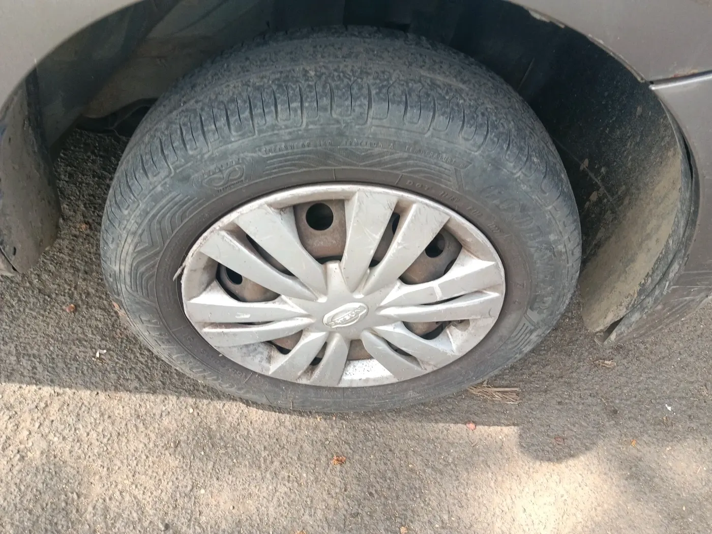 2015 Datsun Go Plus T, CNG, Manual, 99,854 km, tyre