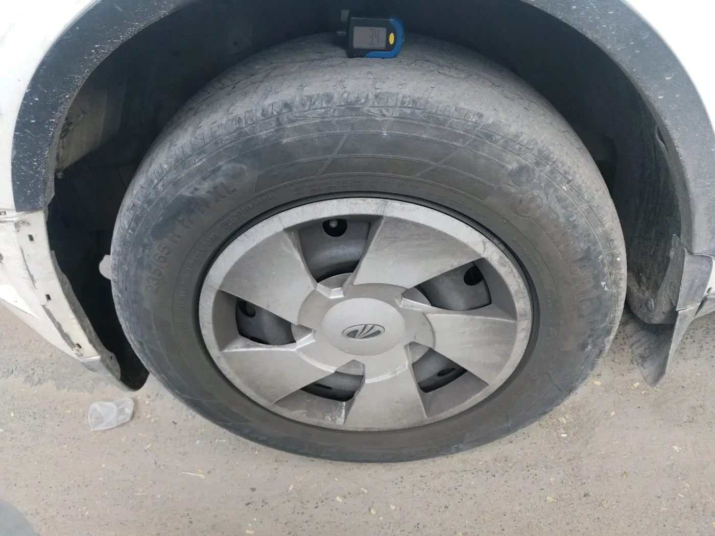 2016 Mahindra XUV500 W6 AT, Diesel, Automatic, 1,64,602 km, tyre
