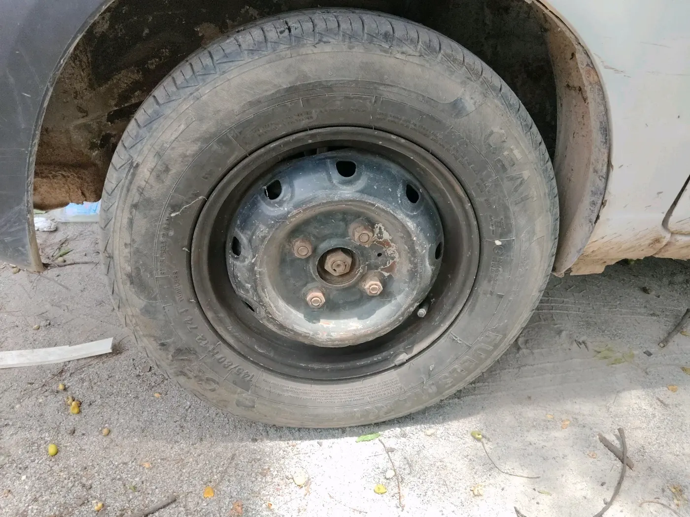 2012 Maruti Alto LXI, CNG, Manual, 99,994 km, tyre