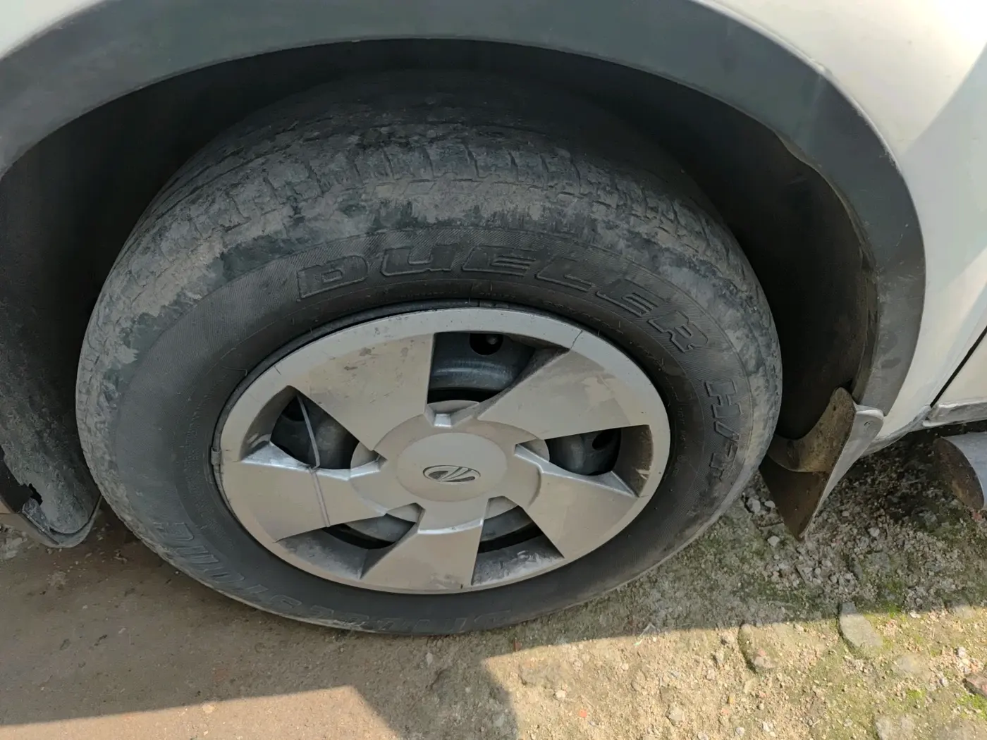 2016 Mahindra XUV500 W6, Diesel, Manual, 86,276 km, tyre