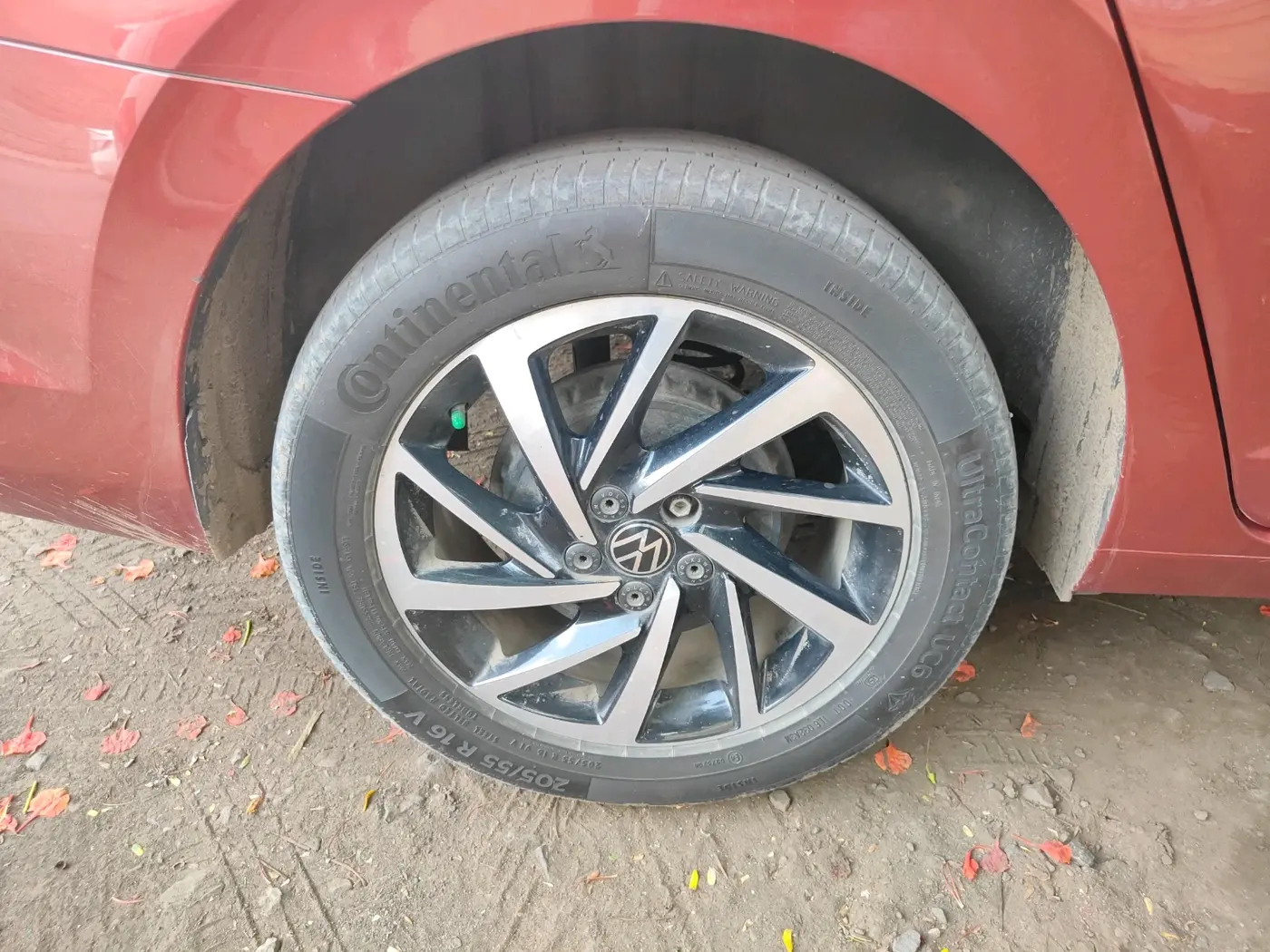 2023 Volkswagen VIRTUS TOPLINE TSI 1.0 MT, Petrol, Manual, 79,696 km, tyre
