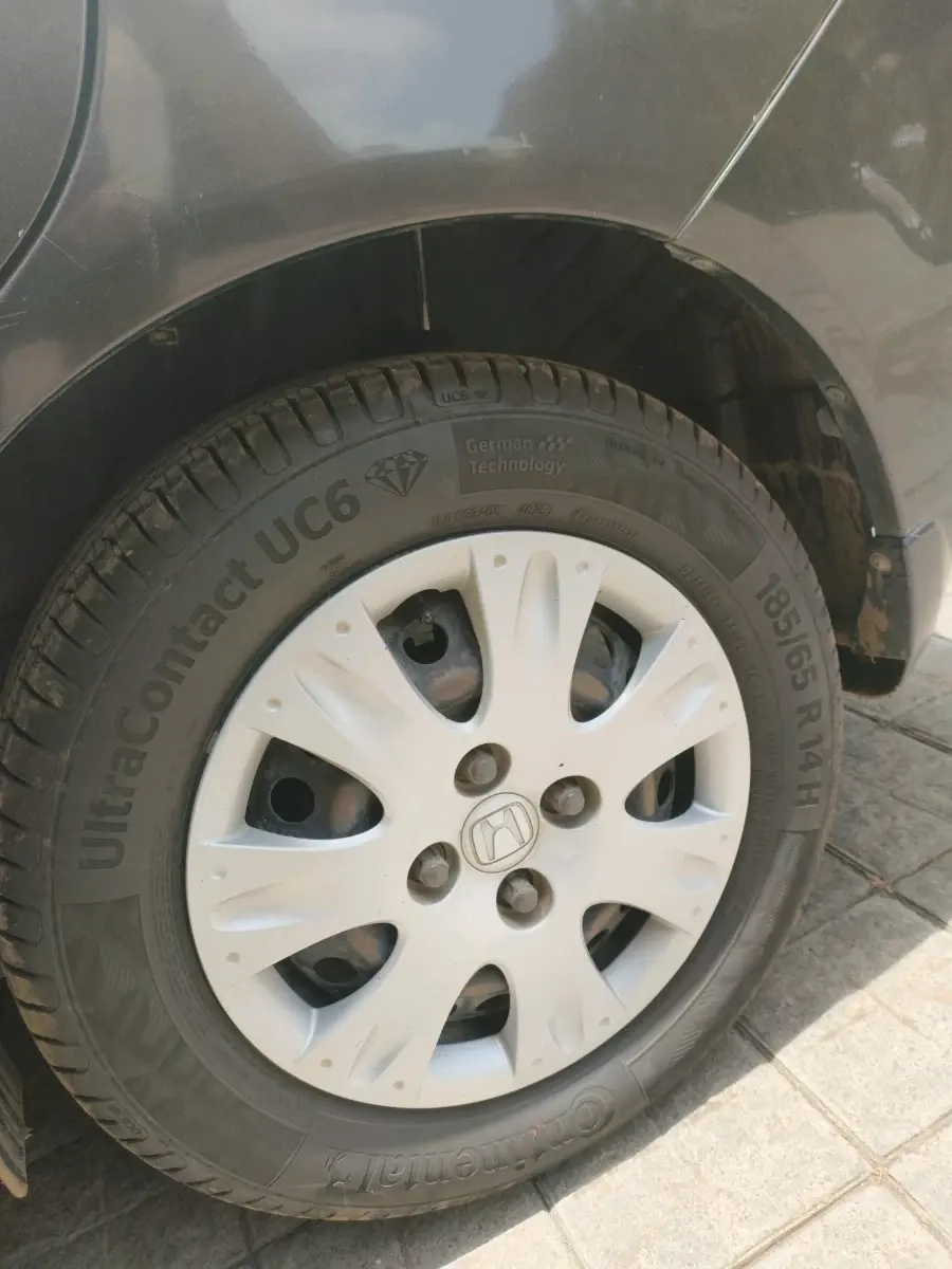 2015 Honda Amaze 1.2L I-VTEC S, Petrol, Manual, 98,570 km, tyre