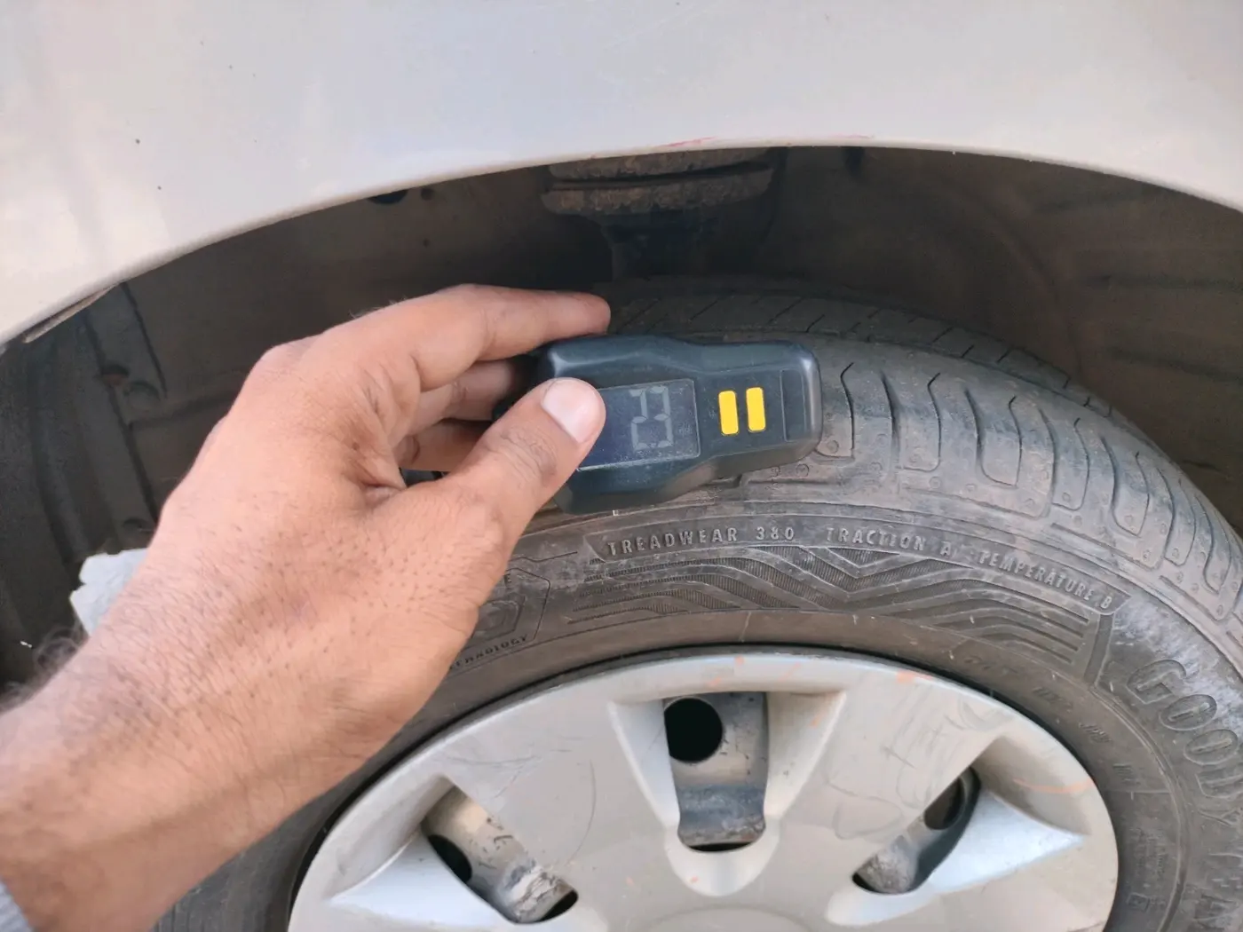 2017 Maruti Wagon R 1.0 LXI CNG, CNG, Manual, 1,02,199 km, tyre