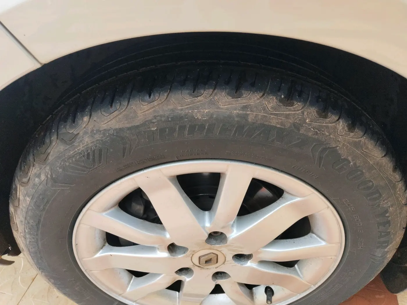 2012 Renault Fluence 1.5 E2, Diesel, Manual, 55,037 km, tyre