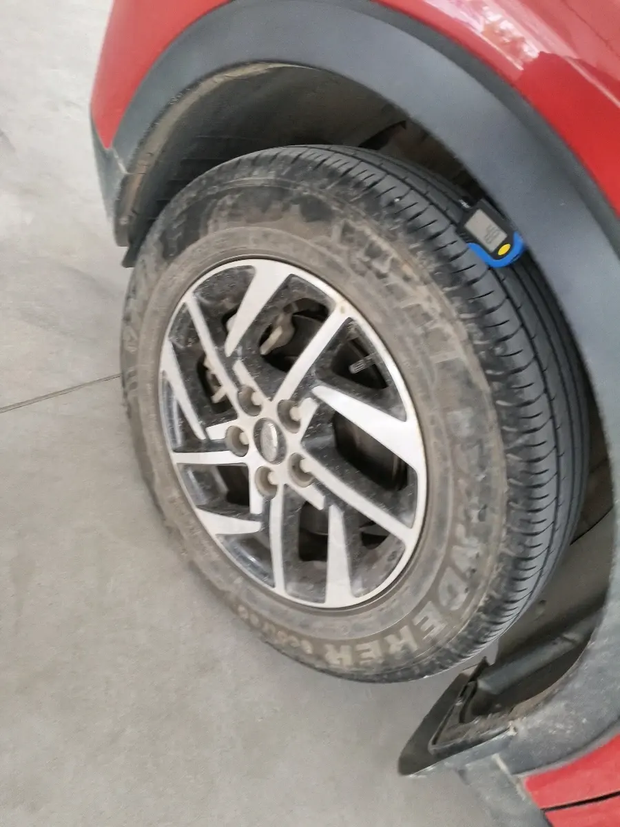 2022 Mahindra XUV300 W8 (O) 1.2 PETROL AMT, Petrol, Automatic, 19,173 km, tyre