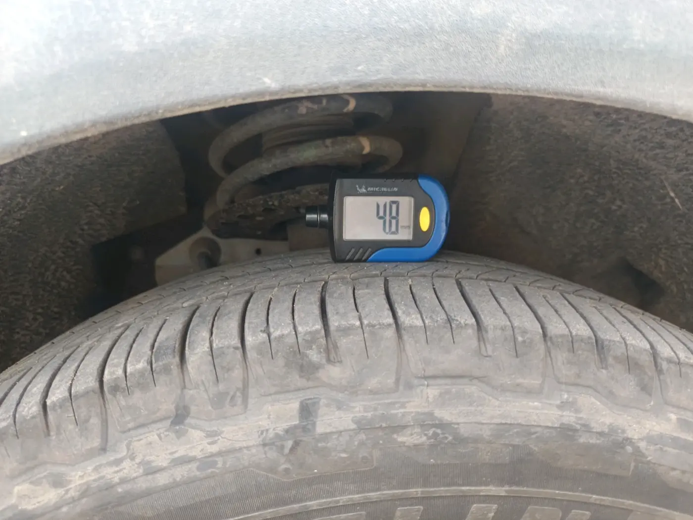 2022 Mahindra XUV700 AX 7 LUXURY D AT 7 STR, Diesel, Automatic, 1,35,769 km, tyre