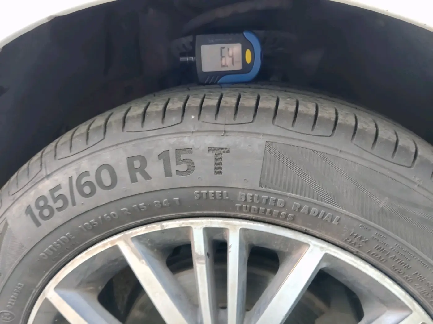 2020 Volkswagen Vento HIGHLINE 1.0L TSI, Petrol, Manual, 1,43,824 km, tyre