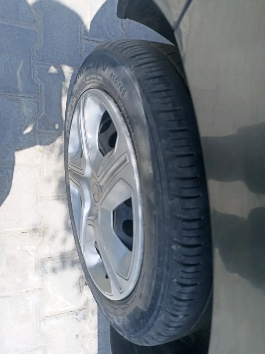 2022 Tata ALTROZ XM PLUS PETROL, Petrol, Manual, 26,833 km, tyre
