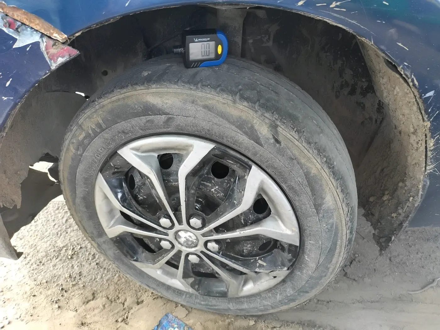 2016 Datsun Go A, CNG, Manual, 84,196 km, tyre