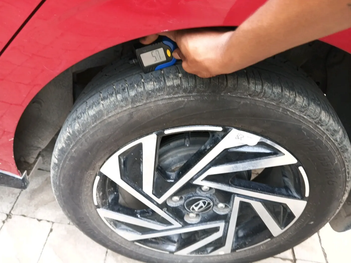 2025 Hyundai NEW I20 ASTA (O) 1.2 IVT, Petrol, Automatic, 14,033 km, tyre
