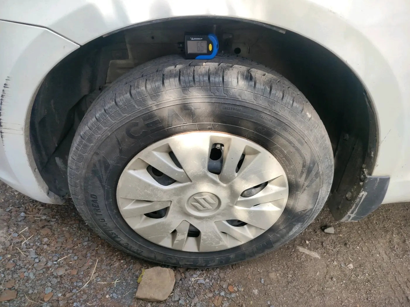 2014 Maruti Swift VXI, CNG, Manual, 82,903 km, tyre