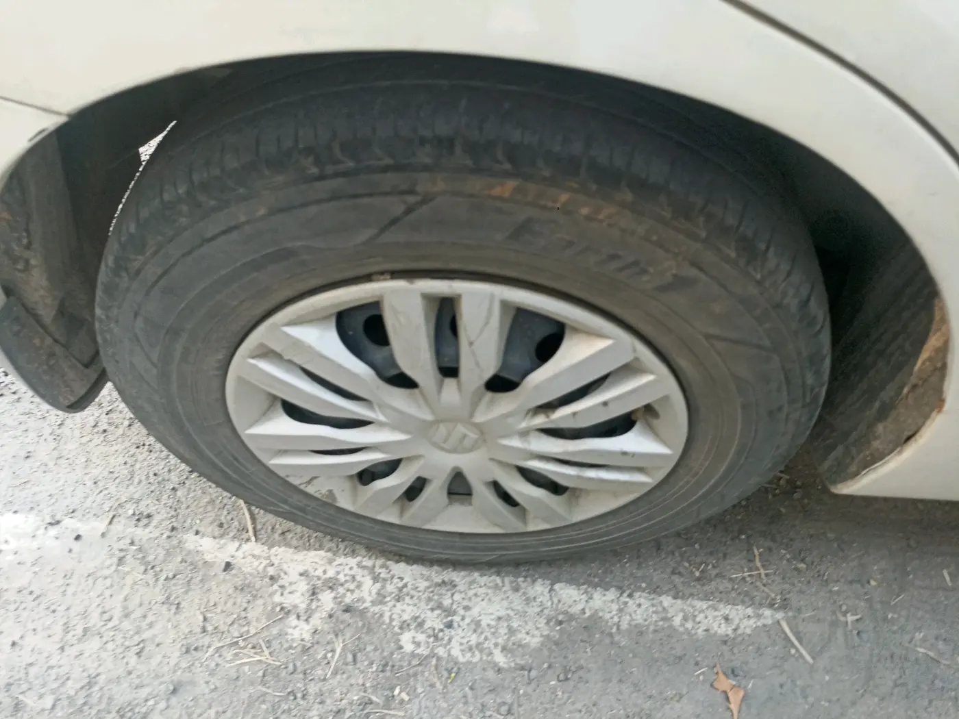 2017 Maruti Dzire VDI, Diesel, Manual, 94,341 km, tyre