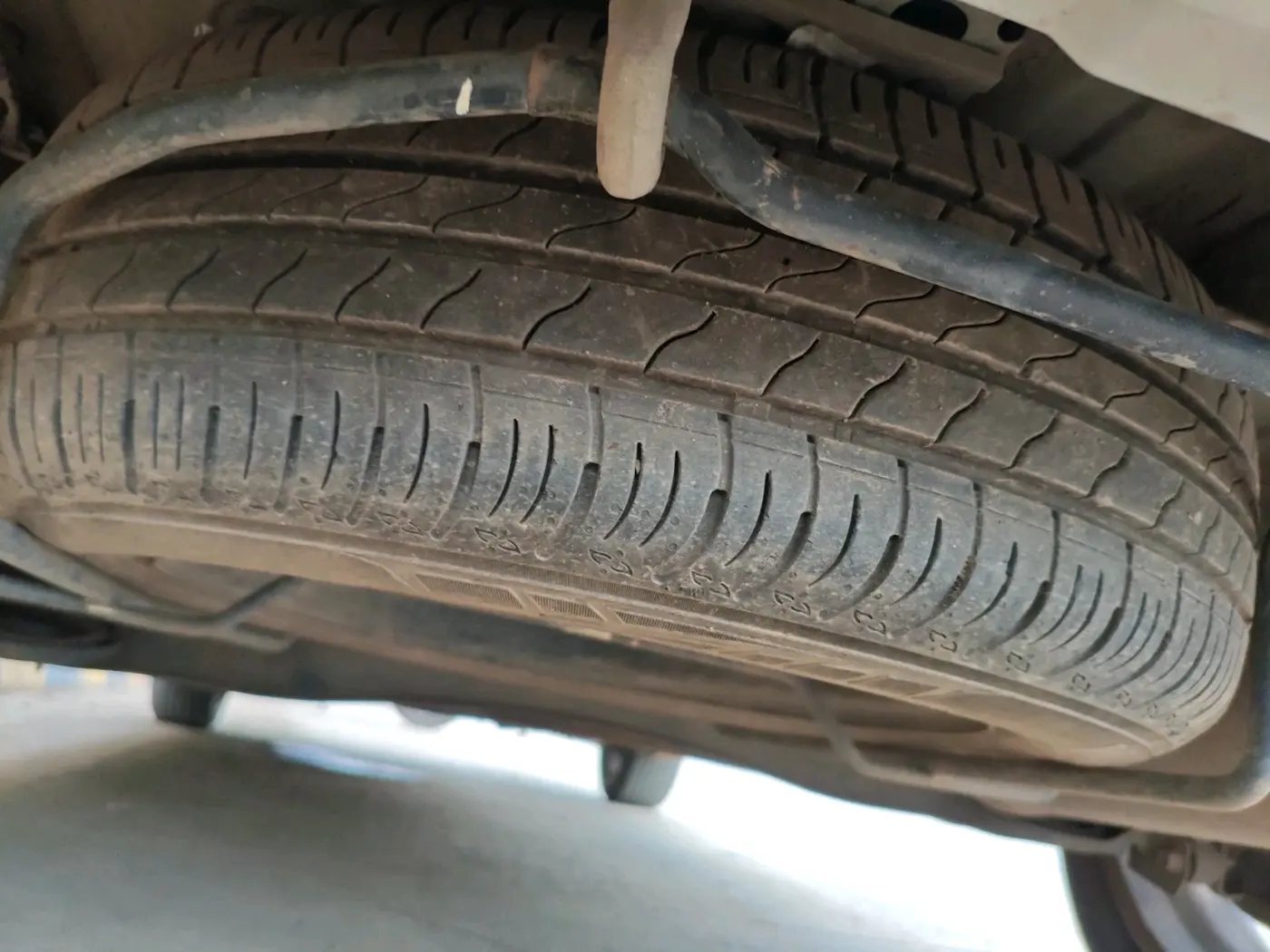 2023 Maruti XL6 ZETA CNG, CNG, Manual, 81,547 km, tyre