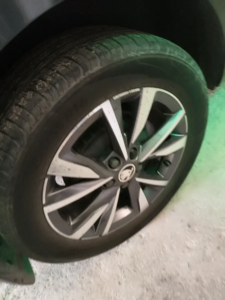 2023 Skoda SLAVIA STYLE 1.0L TSI AT, Petrol, Automatic, 53,125 km, tyre