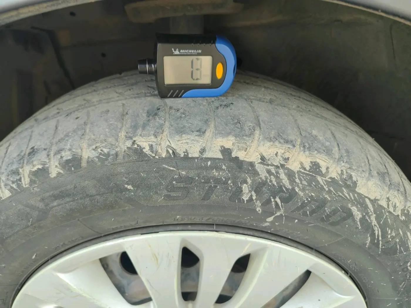 2014 Maruti Ertiga VXI CNG, CNG, Manual, 3,00,352 km, tyre
