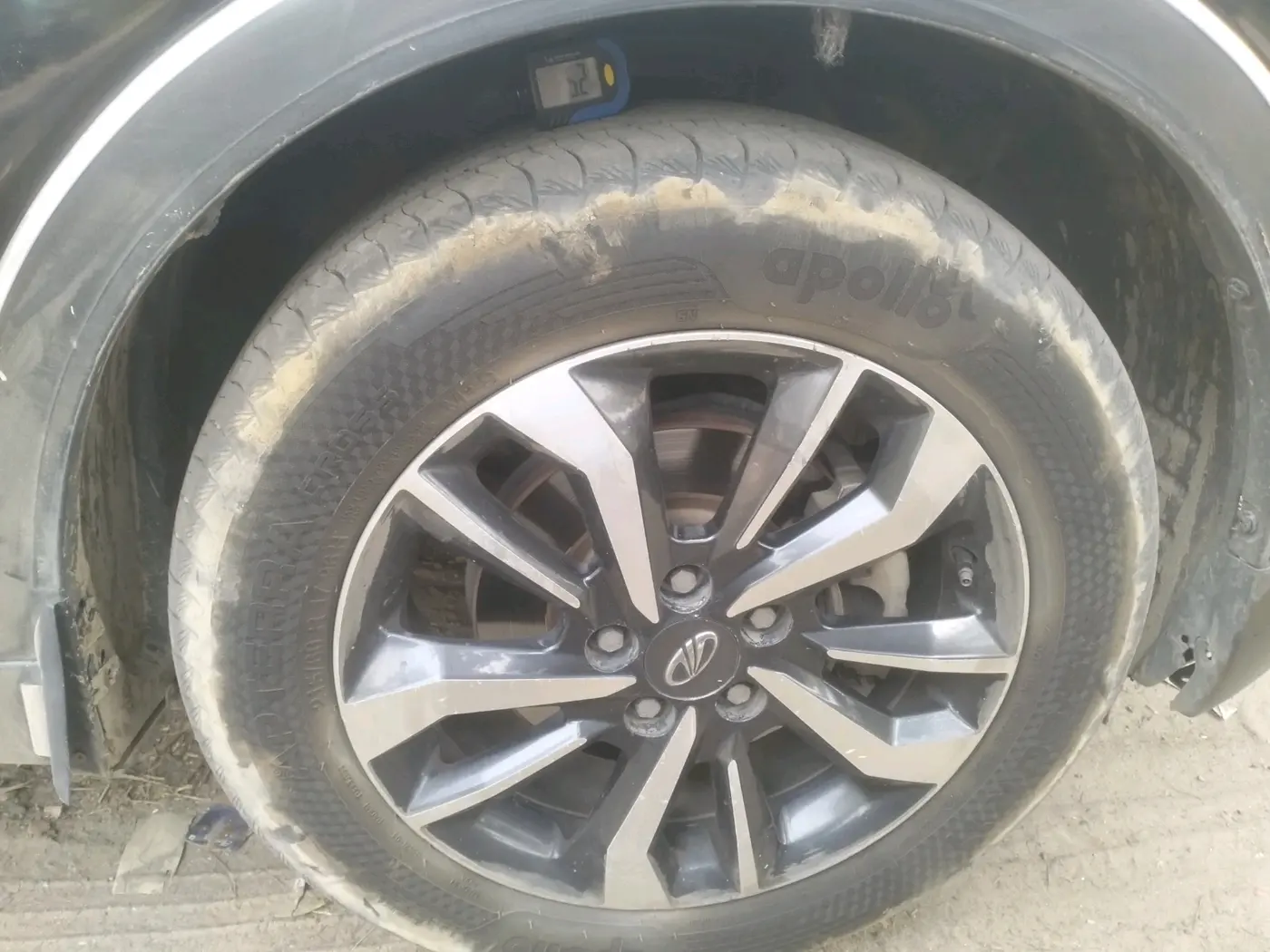 2020 Mahindra XUV300 W8 (O) 1.5 DIESEL, Diesel, Manual, 1,04,732 km, tyre